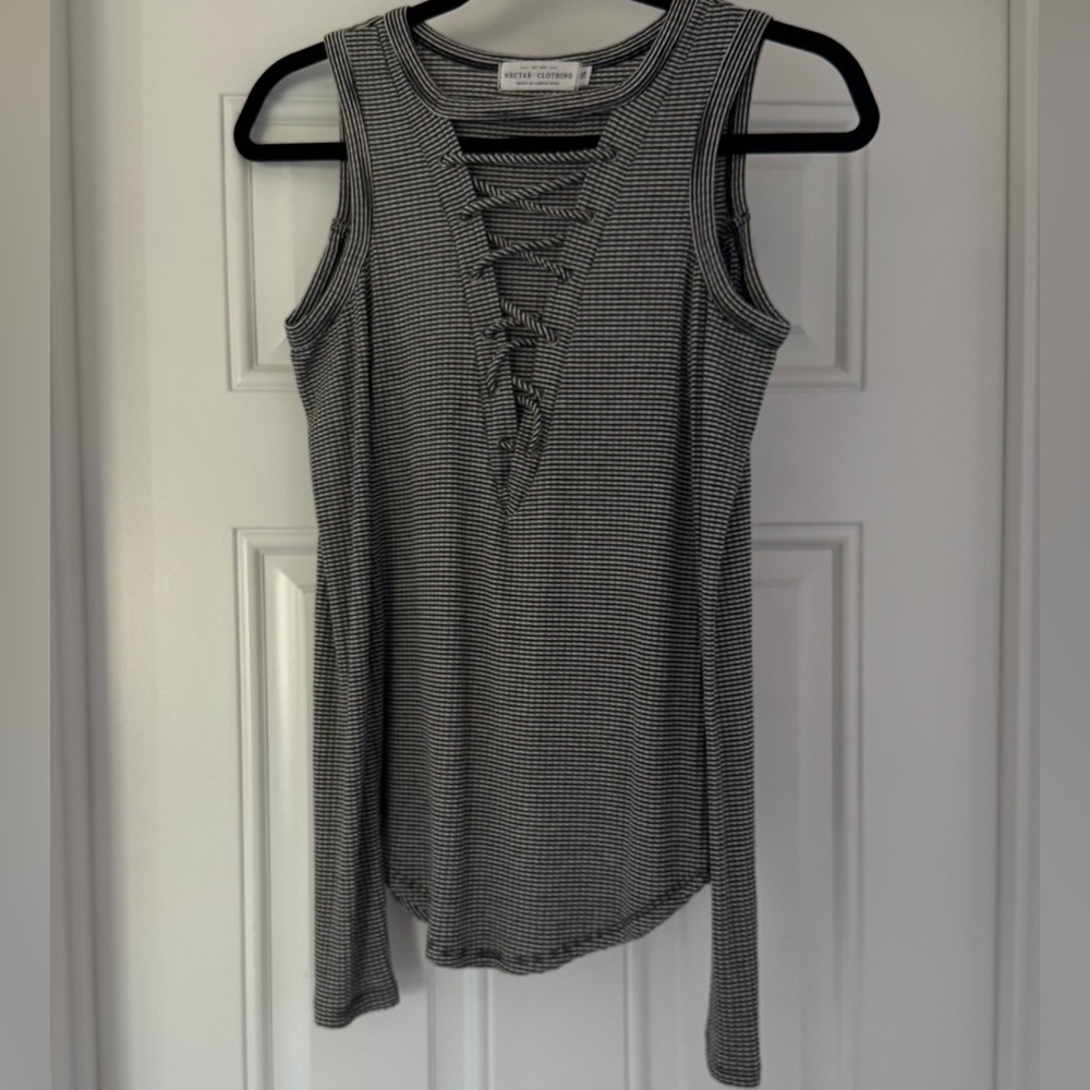 Nectar Clothing women’s cold shoulder long sleeve top shirt size Small